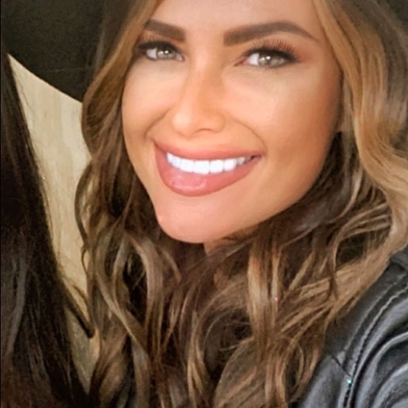 Meet your Posher, Ash - Picture 2 of 16